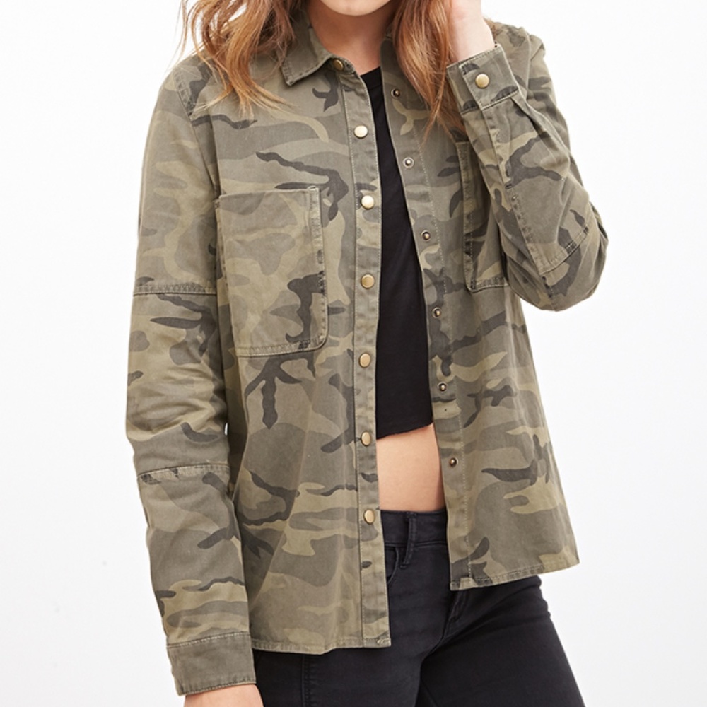 Forever 21 Camo Green Jacket/Shacket Size Small